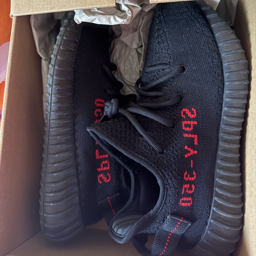 Yeezy Boost 350 Bred 2017 Sneakers - Picture 4 of 4